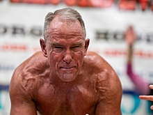 Американец в 62-года поставил рекорд, простояв более 8 часов в планке