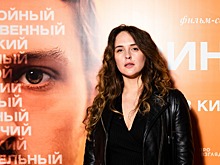 Шумакова пришла на премьеру фильма «Синонимы» в байкерской косухе, а Толкалина — в ярко-красном пальто