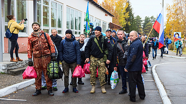 Военком объяснил мобилизацию не служивших в армии