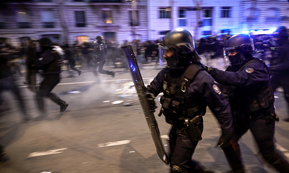 Столкновение полиции с протестующими во время демонстрации против пенсионной реформы, 20 марта 2023 года