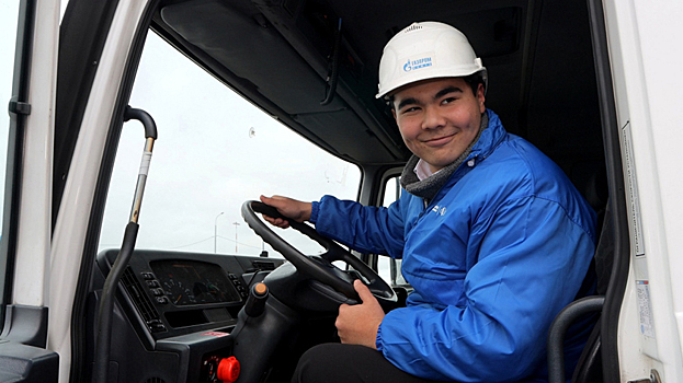 «Газпромнефть-Аэро» провела для школьников экскурсию по аэропорту имени Рытхэу
