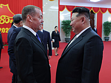 Медведев передал письмо Ким Чен Ыну