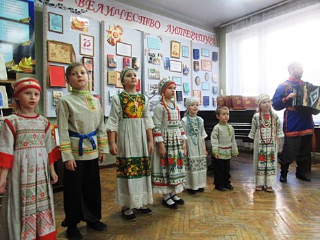 Городская библиотека №6: программа «Велика честь — Родину защищать»