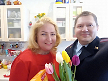 В Архангельске в преддверии Международного женского дня стражи магистралей Поморья поздравляют многодетные семьи