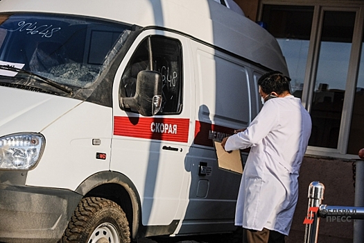 В Екатеринбурге автомобиль на полном ходу сбил девушку, перебегавшую дорогу