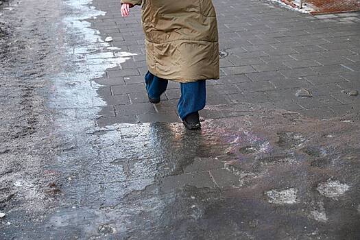 Москвичей предупредили о гололедице