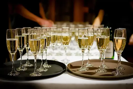 В Союзе сомелье объяснили, почему российское шампанское лучше Moet & Chandon