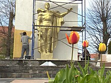 В Янтарном приступили к ремонту «Братской могилы советских воинов»