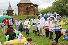 Карелы в «Коломенском» научили плести лапти