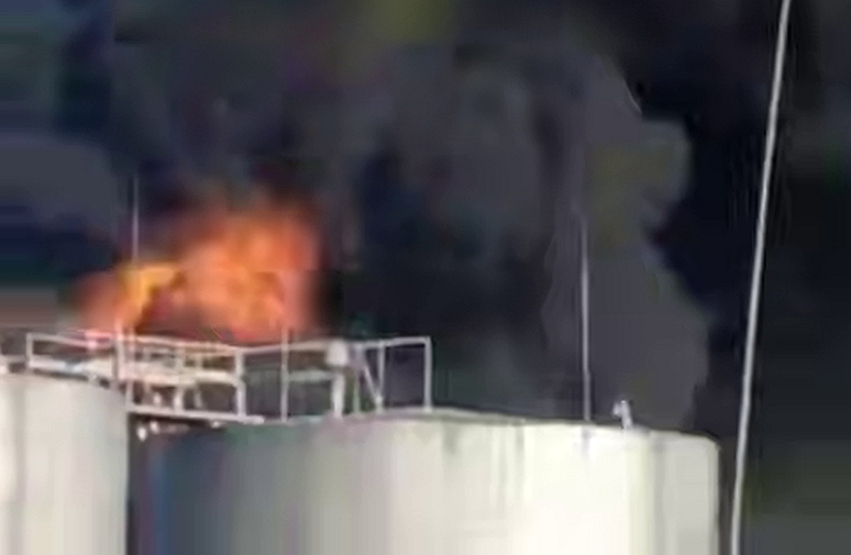 По объектам ВСУ под Черниговом нанесен массированный удар, горят нефтехранилища