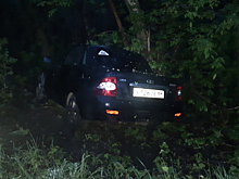 У Королькова сада водитель бросил в овраге «Приору» с застрявшей в ней пассажиркой