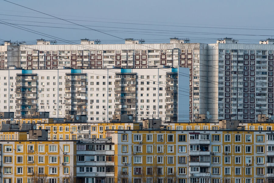 Mash: в Москве мужчина и женщина выпали из окна многоэтажки во время праздника