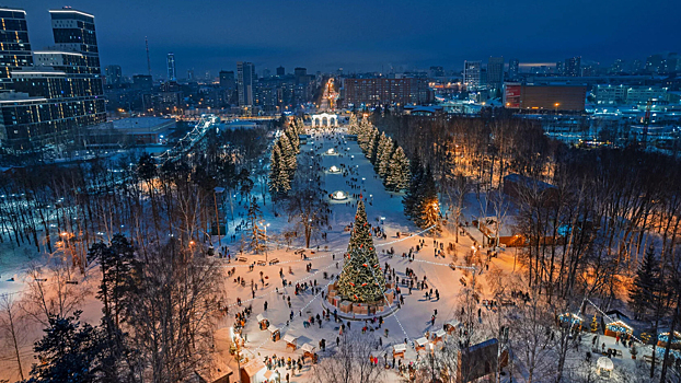 В Екатеринбурге снежный парк Маяковского открывает зимний сезон