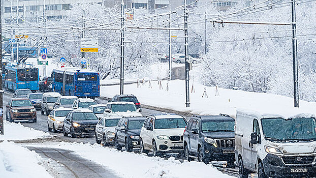 Москвичей предупредили о гололедице на дорогах