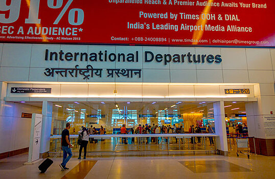 Десятки российских туристов не смогли вылететь из Дели