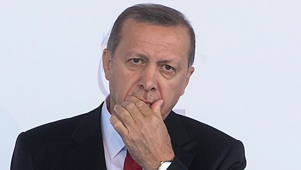 Президент Турции вышел к сторонникам в аэропорту Стамбула