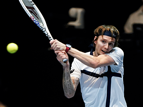 Александр Бублик одержал волевую победу в первом круге турнира в Дубае