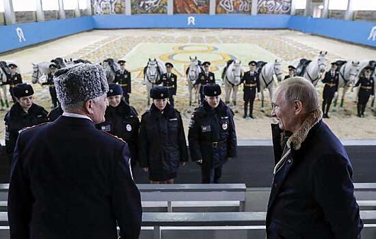 Путин приехал в Конный полк Москвы