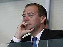 Медведев ограничил траты на машины министров