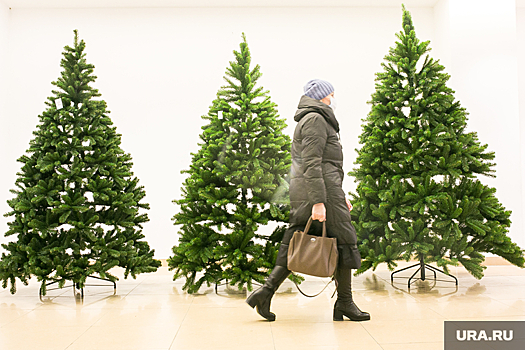 В Перми снизились цены на искусственные новогодние елки