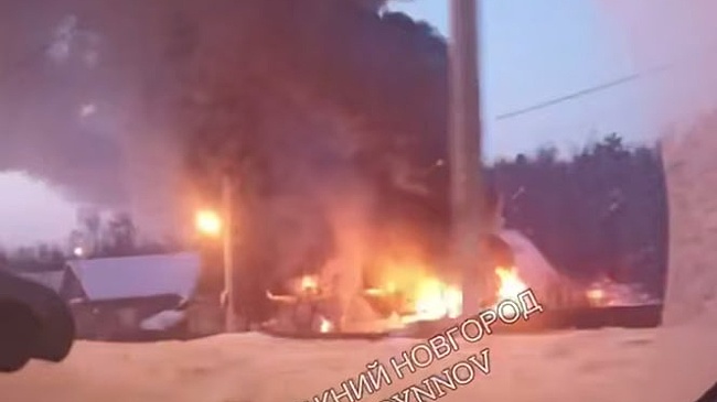 Жилой дом загорелся на Московском шоссе в Нижнем Новгороде