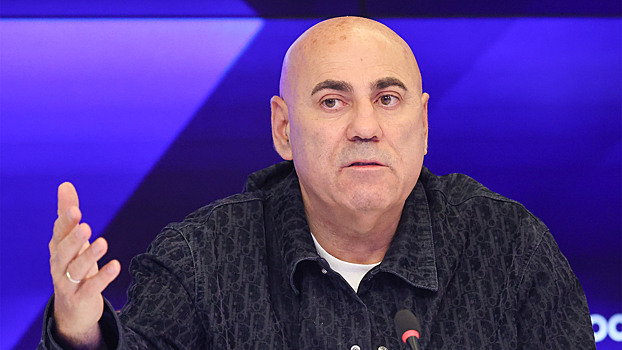 Пригожин заявил, что на смену умершим певцам придут поющие роботы