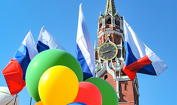 День России в Москве отметят массовым исполнением гимна и историческими реконструкциями