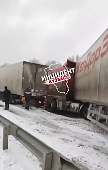 Mash Siberia: водитель с 24 тоннами взрывчатки чудом избежал массового ДТП на трассе в Кузбассе
