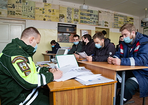 В Мурманской области состоялись выпускные экзамены механиков-водителей бронетехники – будущих воинов-североморцев