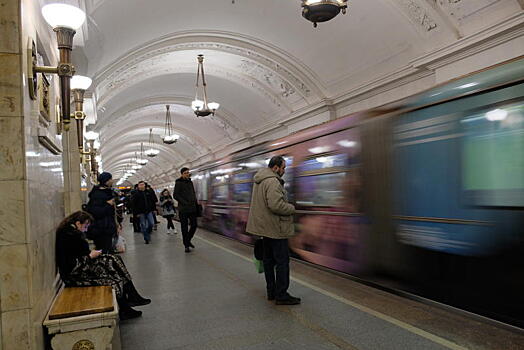 Спустившегося на пути метро мужчину арестовали в Москве