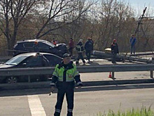 Столб и два автомобиля пострадали в аварии в Брянске