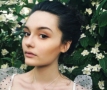 19-летняя дочь Егора Кончаловского примерила на себя образ Жанны д'Арк для фотосессии