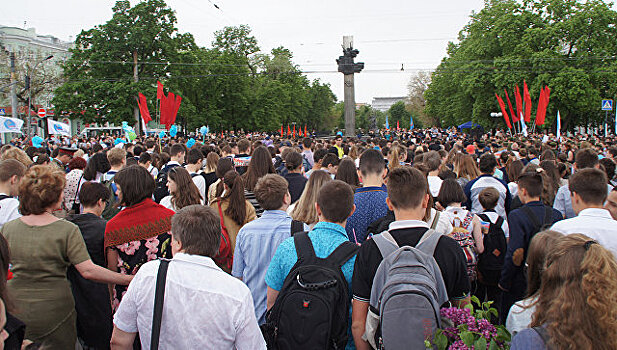 В Луганске прошел Парад Победы