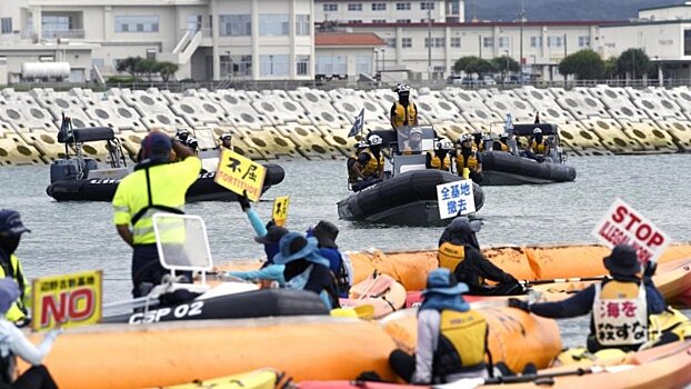 СМИ: жители Окинавы устроили акцию протеста на лодках против переноса авиабазы США