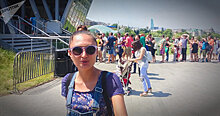 Тбилиси переполнен туристами: очередь у канатки в парке Рике