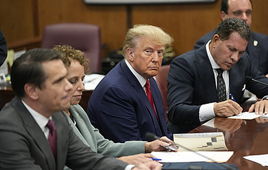 Трамп заявил в суде, что не признает себя виновным