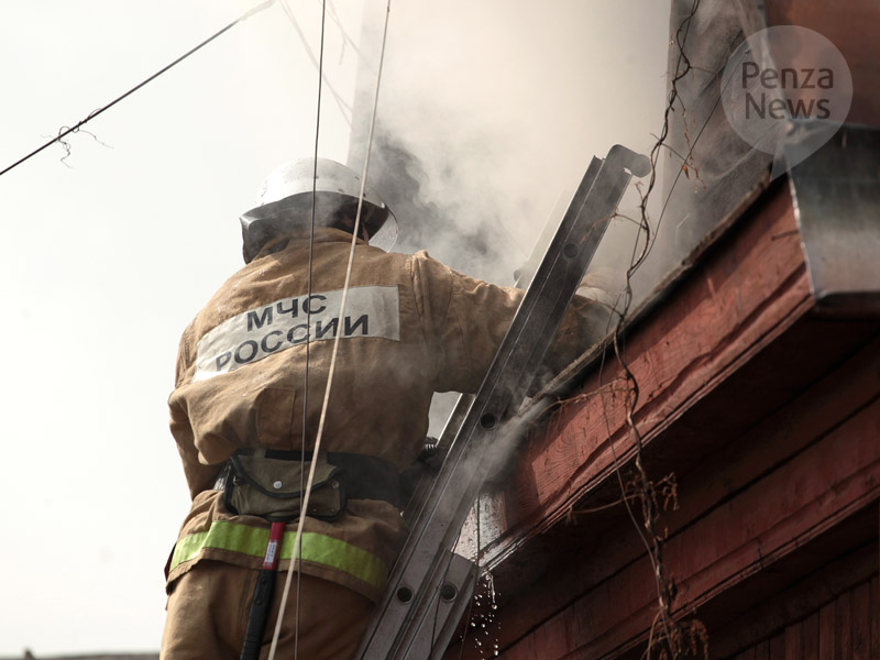 В Кузнецке при пожаре в частном доме погибла пожилая женщина