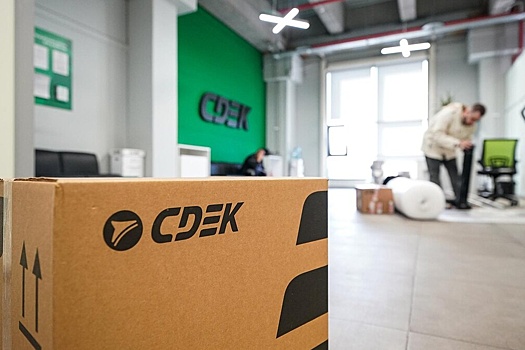 CDEK.Shopping: россияне стали на 48% чаще покупать сумки за границей