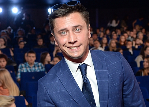 Прилучный из-за проблем с лицевым нервом перестал нормально улыбаться