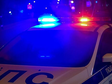 Автомобиль опрокинулся в результате ДТП рядом с ТЦ "Сфера"