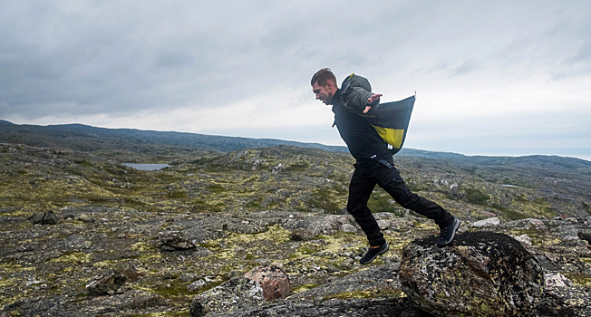 Водопады, бездорожье, камни, ветер, дёрен и севиче из семги с морской водой