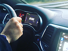 "Это известный человек": ГИБДД заинтересовалась гонками на скорости 200 км/ч