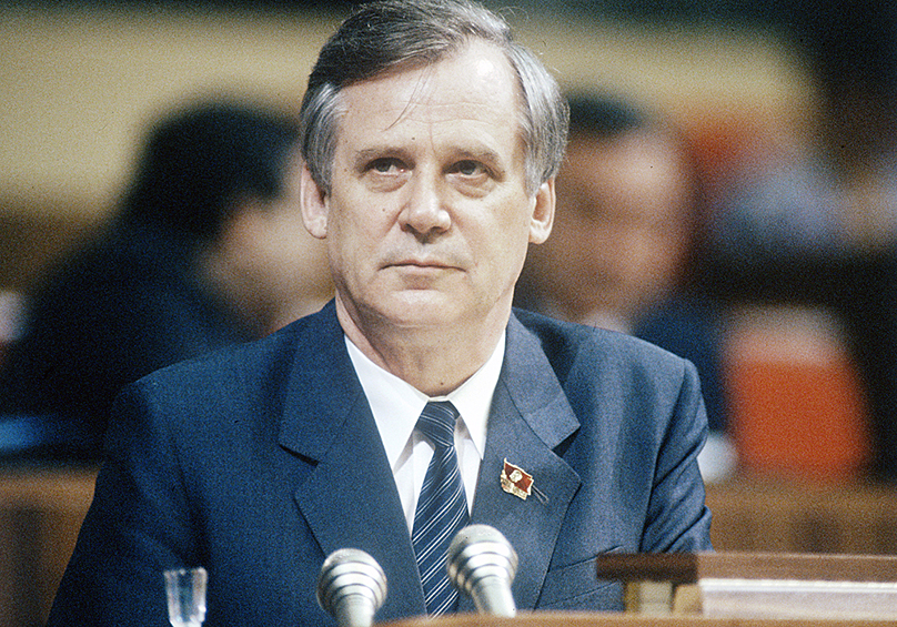 Николаю рыжкову сколько было лет. Николаю рыжкову сколько было лет. Рыжков 1990. Рыжков 1990. Николаю рыжкову сколько было лет.