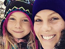 Пинк с 9-летней дочерью исполнила рождественскую песню