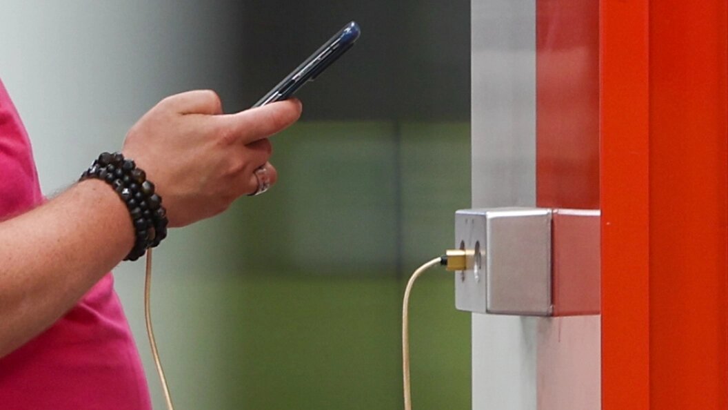 IT-эксперт объяснил, чем опасна зарядка смартфона до 100%