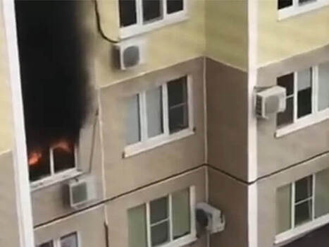 Жители дома на Котлярова в Краснодаре избили виновника пожара. Он скрылся от полиции