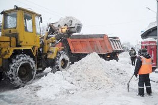 Саратов очищают от снега 210 единиц техники