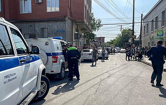 В отношении напавших на сотрудников полиции в Махачкале завели дело о терроризме