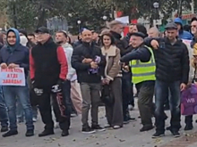 Во Владивостоке жители вышли на митинг из-за повышения утильсбора