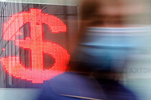Экономисты посоветовали "держаться от доллара подальше"